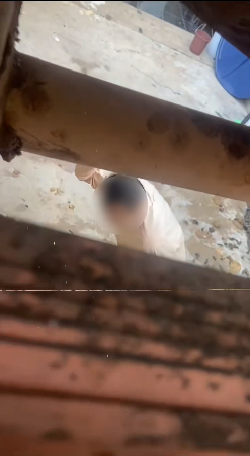 M0711010_ELE APANHAVA. ELE PASSAVA FOME. ELE CHORAVA EM SILÊNCIO. Hoje, hi…_part2