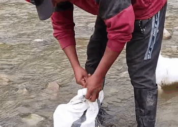 M0911011 found bag in river