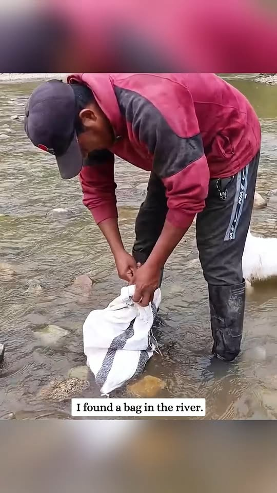M0911011 found bag in river