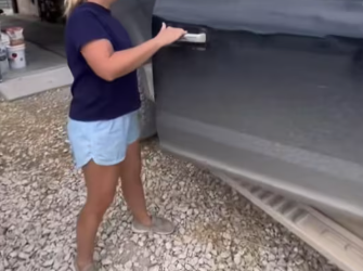 M1501024_kind couple rescued baby donkey had lost its mother, the…_part2